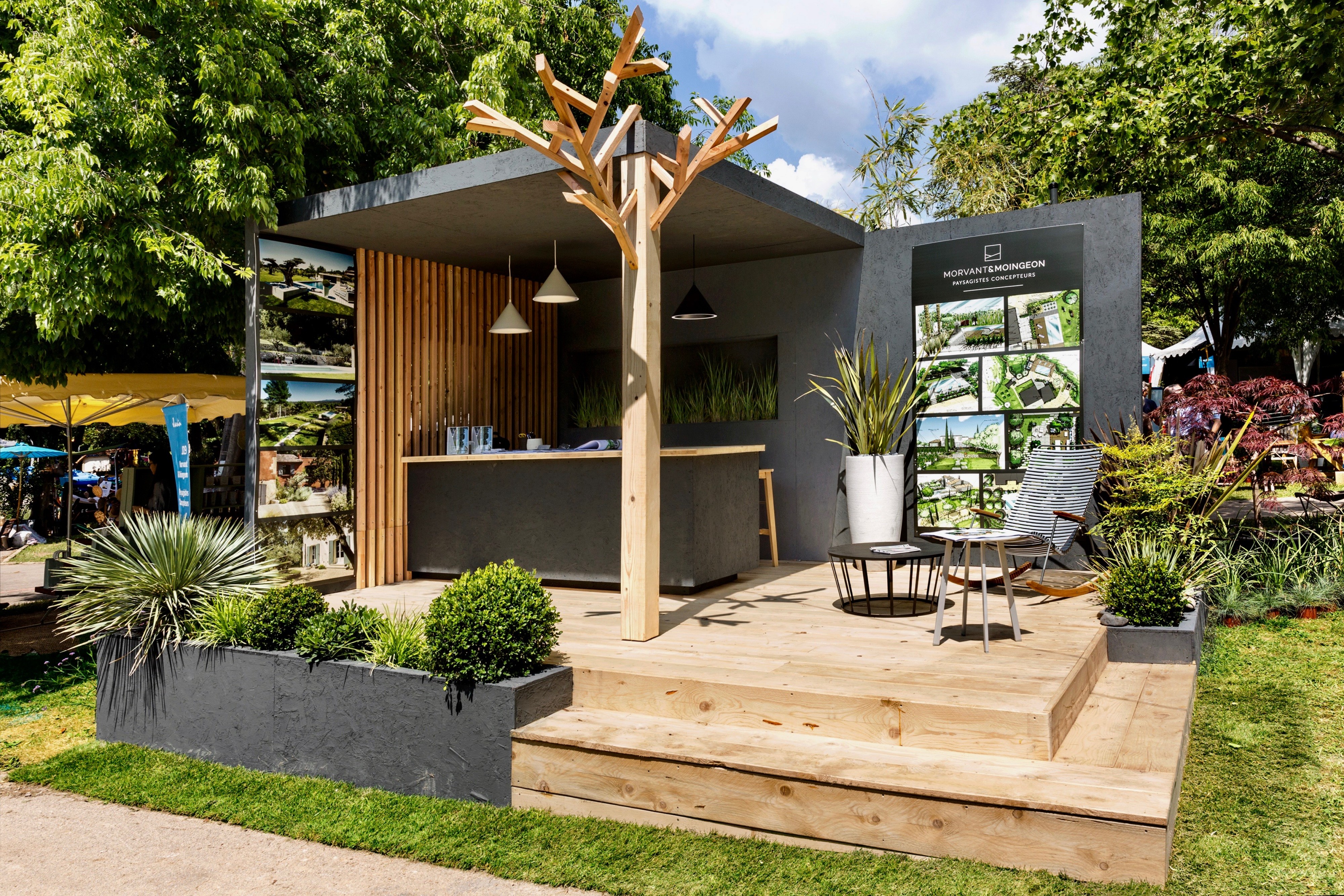 Pourquoi choisir le teck pour votre salon de jardin et meubles extérieurs dans les Bouches-du-Rhône ?