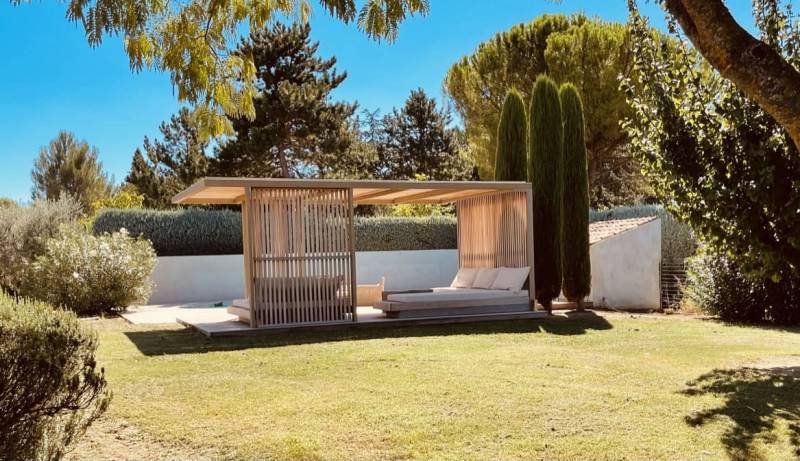 Mobilier en bois exotique pour terrasse à Aix en Provence