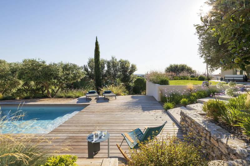 Concepteur de terrasse bois gris a Marseille